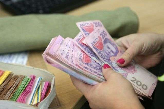 Зарплата более 25 тыс. грн: Госстат сообщил, сколько украинцев ее получают