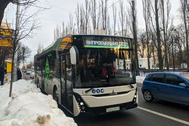 На столичних вулицях тестують новий електробус
