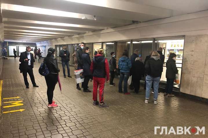 Центральні станції київського метро відкрили після «замінування»