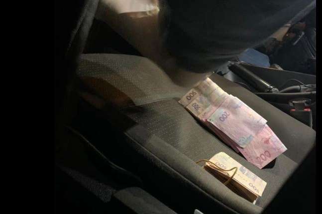 В Одеській області на хабарі спіймали чиновника податкової служби