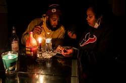 Близько 325 тисяч домогосподарств, як і раніше, позбавлені електрики