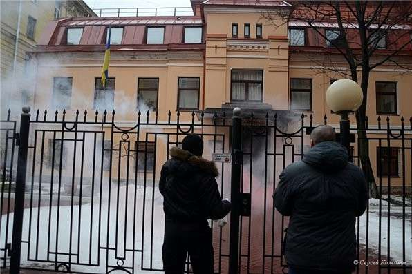 В Петербурге совершено нападение на украинское генконсульство: есть раненый
