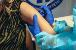 Иностранцев, которые являются незастрахованным в Польше, также будут прививать за счет бюджета страны