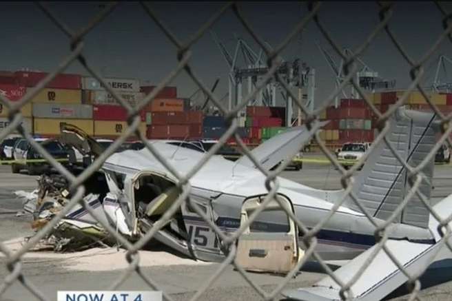 У порту Лос-Анджелеса літак врізався у вантажівку (відео)