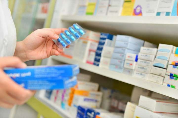 Нардеп анонсував законопроєкт про заборону продажу ліків неповнолітнім