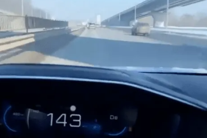 Син нардепа продемонстрував, як ганяє по Києву зі швидкістю 140 км/год (відео)