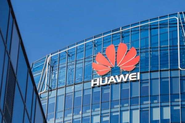 Huawei сократит количество производство смартфонов
