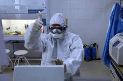 Дослідження довели, що вакцина Pfizer на 89,4% запобігає передачі Covid-19