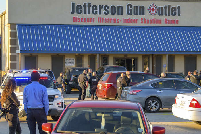 Невідомого, що напав на магазин зброї Новому Орлеані застрелили випадкові перехожі