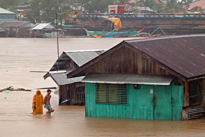 До узбережжя Філіппін наближається шторм: понад 50 тисяч людей евакуювали