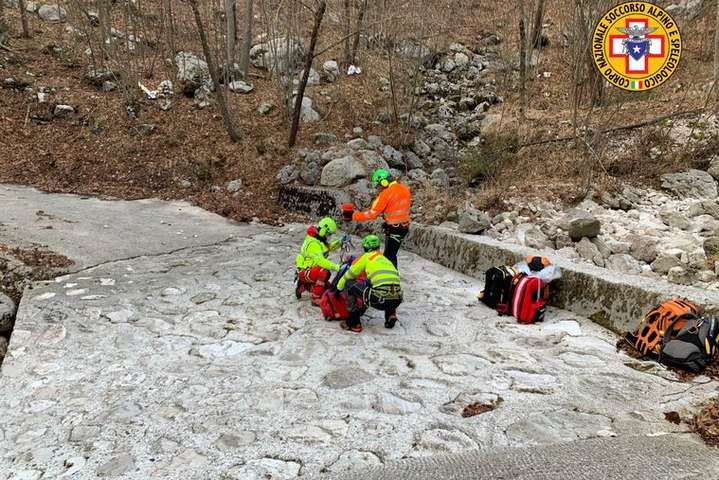 В Альпах врятували туриста, який тиждень провів у горах зі зламаною ногою