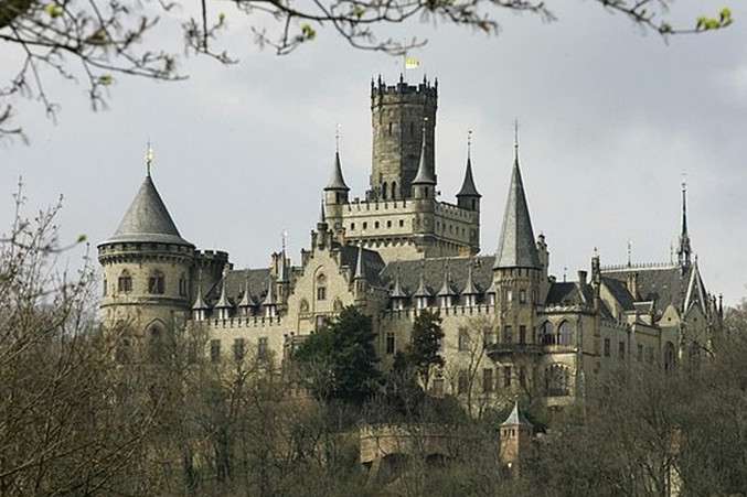 Німецький принц судиться з сином, який продав родовий замок за 1 євро