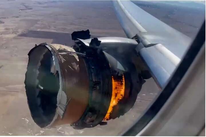 США перевірять всі літаки Boeing 777 після загоряння у повітрі двигуна