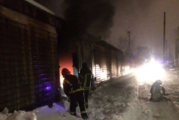 На залізниці в Києві горіли вагони (фото)
