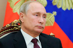 Авторитарно-имперский курс Путина похоронит скромный бюрократ?