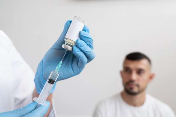 Ковід-вакцинація: стало відомо, коли українці зможуть записатися у чергу на щеплення 