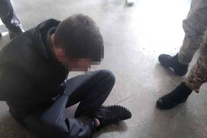 Житель Вінниці погрожував лікарям пістолетом у лікарні