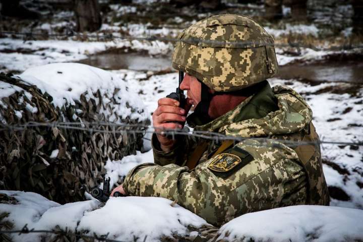 На Донбасі снайпер бойовиків поранив українського військового