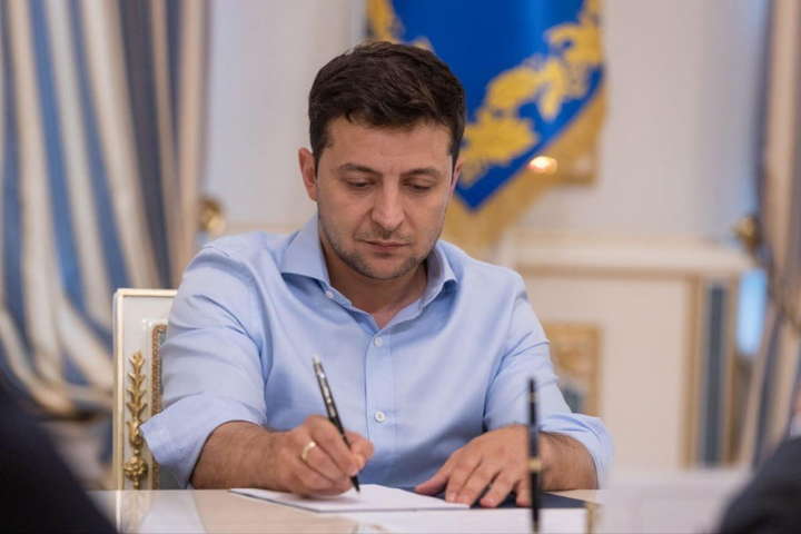 Зеленський підписав закон, який усуває колізію під час виборів керівників вишів