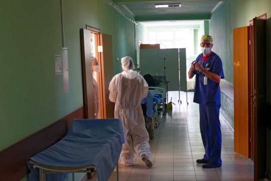 В Україні за добу госпіталізовано понад три тисячі коронавірусних хворих 