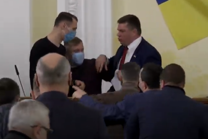 У Харкові депутат від ОПЗЖ відмовився виступати українською та назвав Майдан «збройним переворотом» (відео)