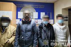 Транзитом до ЄС. На Подолі поліція затримала групу нелегалів