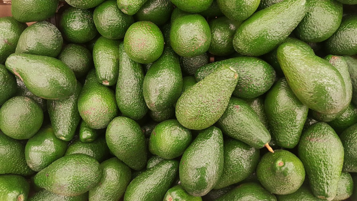 Украинцы за здоровое питание: импорт авокадо за год вырос на 28%