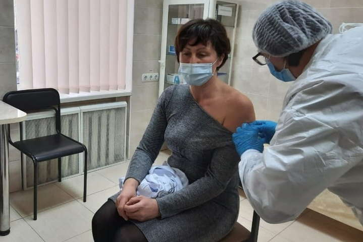 Старт вакцинации в Украине: за первые сутки сделано 159 прививок