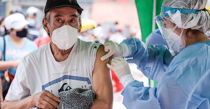 Директор ЮНЕСКО пригрозила 130 країнам, які не почали вакцинацію від коронавірусу