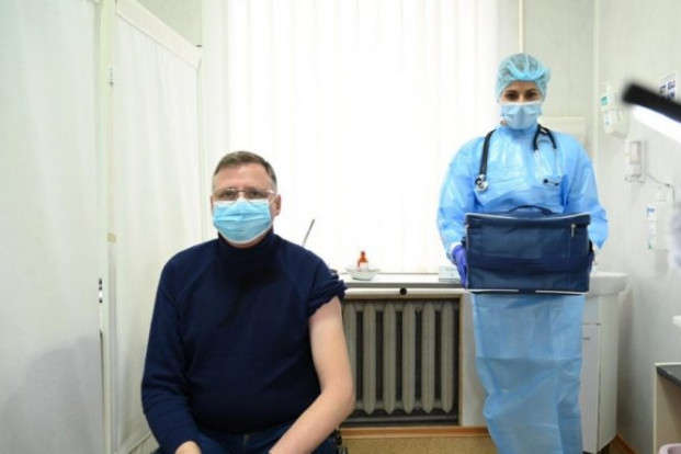 Щеплення від коронавірусу: в Одесі першу вакцину отримав лікар-інфекціоніст
