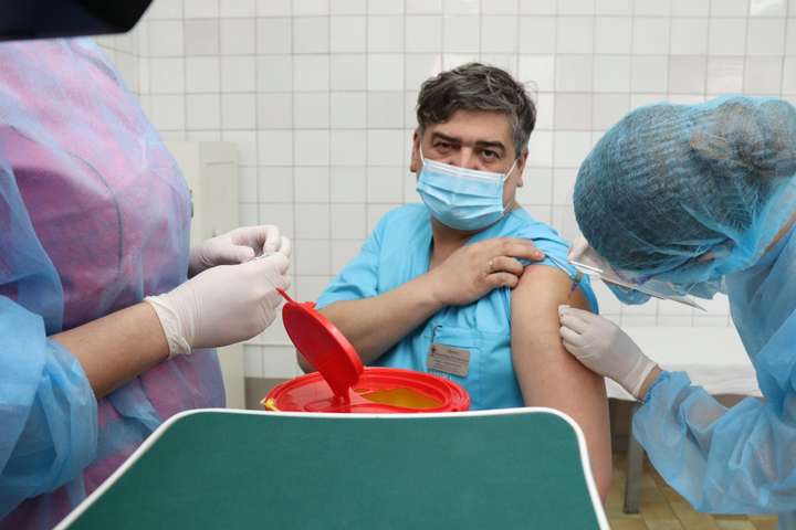 Вакцинація в Україні: за два дні щеплення отримали 1338 людей 