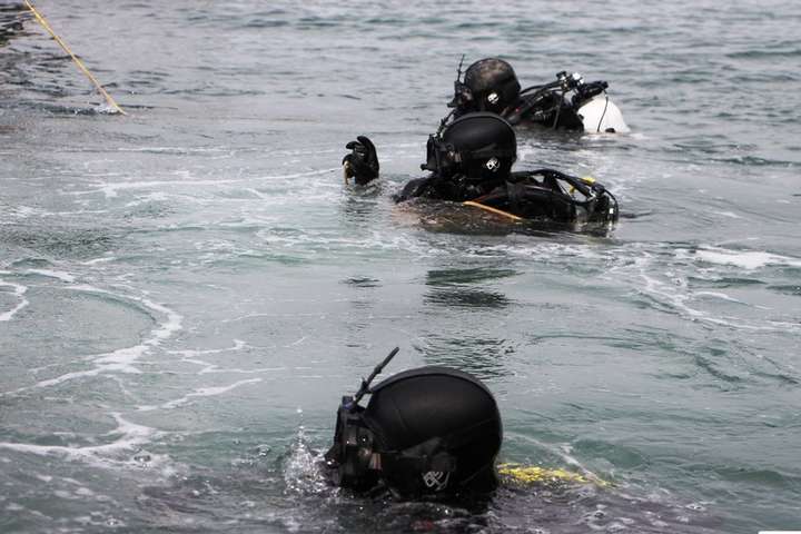  Спецпризначенці ВМС шукали вибухівку біля берегів Одеси