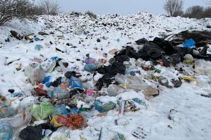 «Екоцид» на Київщині: виявлено масштабне захоронення небезпечних відходів (фото)
