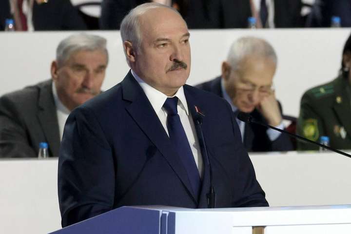 Білорусь веде переговори про нові кредити з Росії