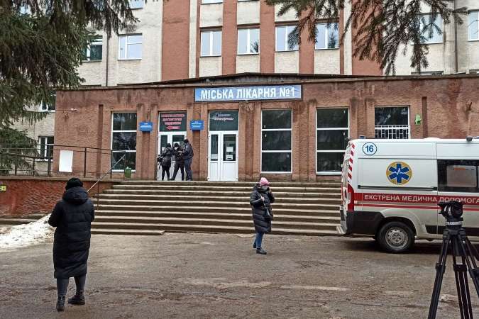 Вибух в чернівецькій лікарні для хворих на Covid-19: пацієнтів евакуюють до інших закладів (фото)