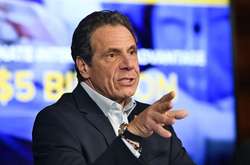 Губернатора Нью-Йорка знову звинуватили в домаганнях