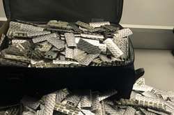 Громадянин Кувейту намагався вивезти заборонених медпрепаратів на 2,4 млн грн