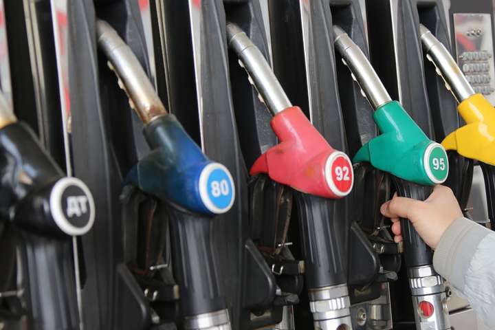 Ціни на бензин різко зросли: за тиждень більше гривні зростання
