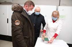 Німеччина поділиться з Чехією вакцинами від коронавірусу