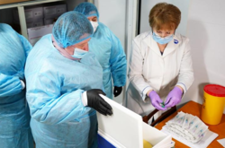 Першу партію вакцини Oxford/AstraZeneca було завезено до України 23 лютого 2021 року