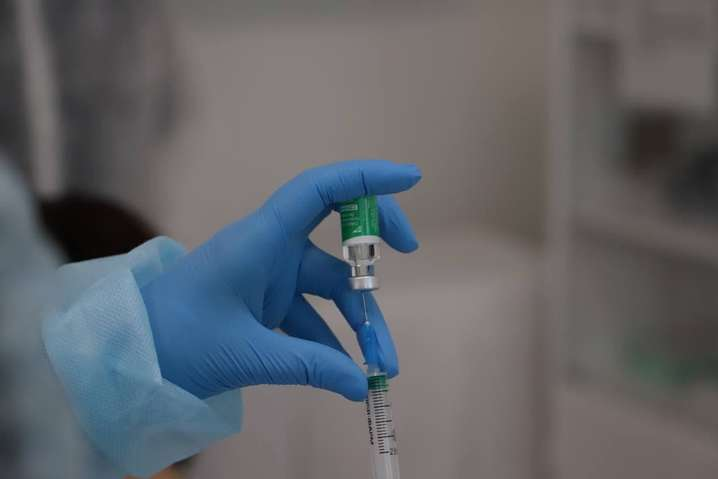 Стало известно, сколько вакцинаций от Covid-19 уже сделано в Украине