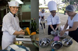 Девушка стала шеф-поваром, несмотря на то что в 11 лет ей отрубили руки (фото)