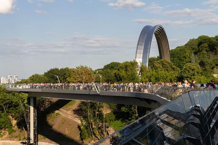 Забудовнику відмовили в дозволі на будівництво під київським скляним мостом