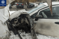 Столичний водій напідпитку вщент розбив свій автомобіль, не отримавши жодних пошкоджень