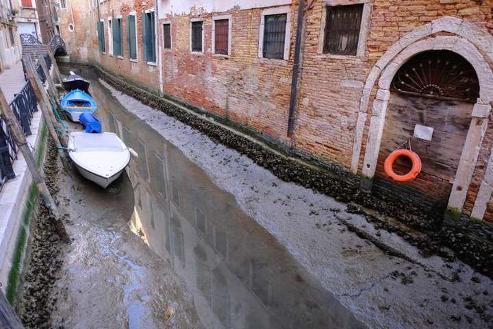 У Венеції пересохли знамениті канали (фото, відео) 