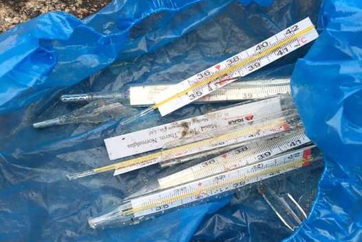 На дитячому майданчику в Оболонському районі столиці знайшли розбиті ртутні термометри