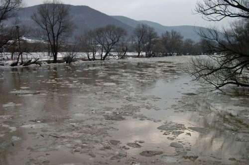 Рятувальники попередили про небезпеку: річки почали виходити з берегів