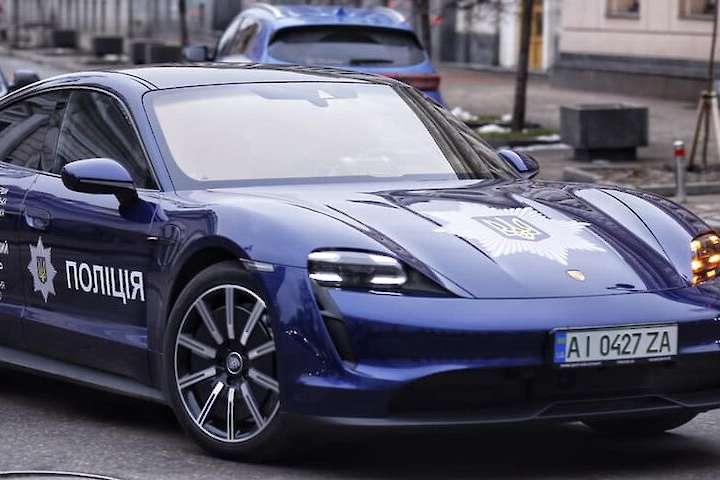 «Поліцейський» Porsche Taycan на київських вулицях виявився частиною промоакції