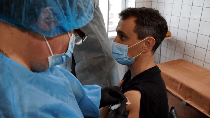 Главный санврач Ляшко сделал прививку от коронавируса