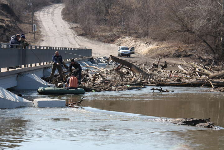 Реки Украины выходят из берегов: четырем областям грозит подтопление